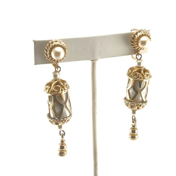 Emmons Magic Lantern Rare Gold Tone 1960s Pearl Drop Earrings With Filigree Desi - Picture 3 of 12